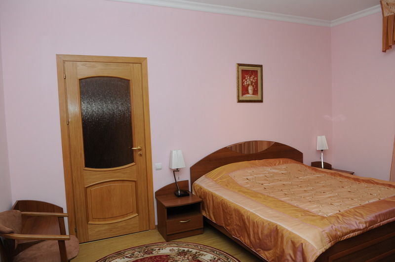 Majami Hotel Chişinau Exteriör bild