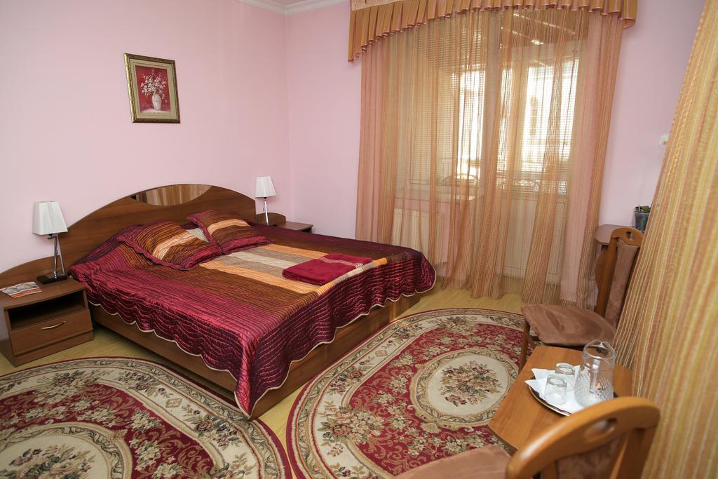 Majami Hotel Chişinau Exteriör bild